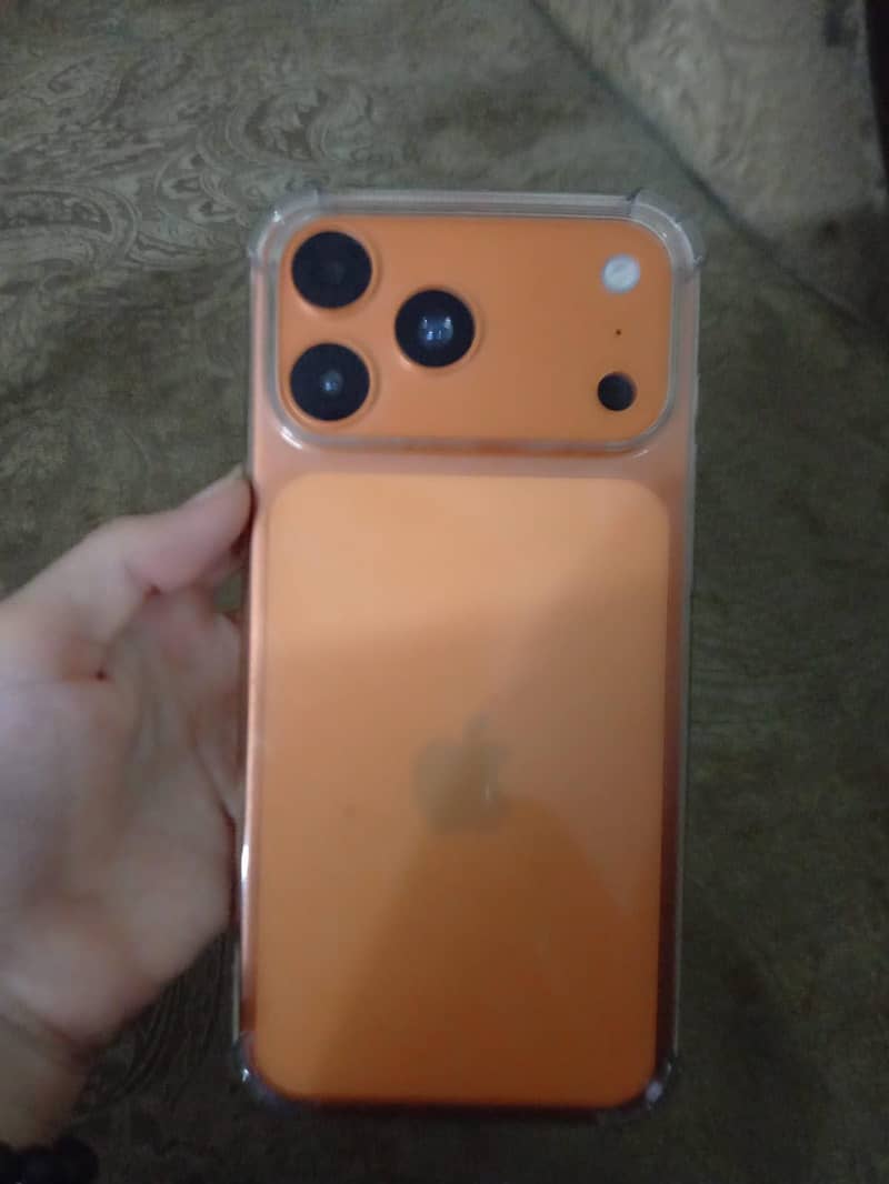 Apple iPhone 17 Pro Max 4