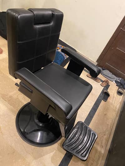 Saloon chair
