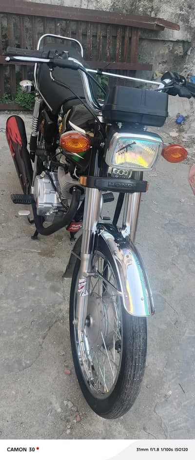 total orignal honda 23 modle black safe bike hai