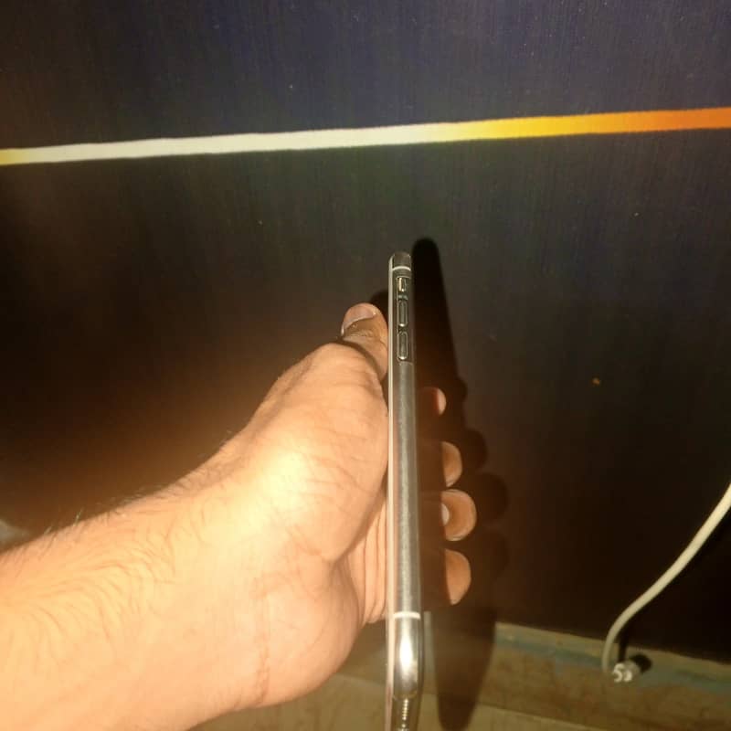 Apple iPhone X 4