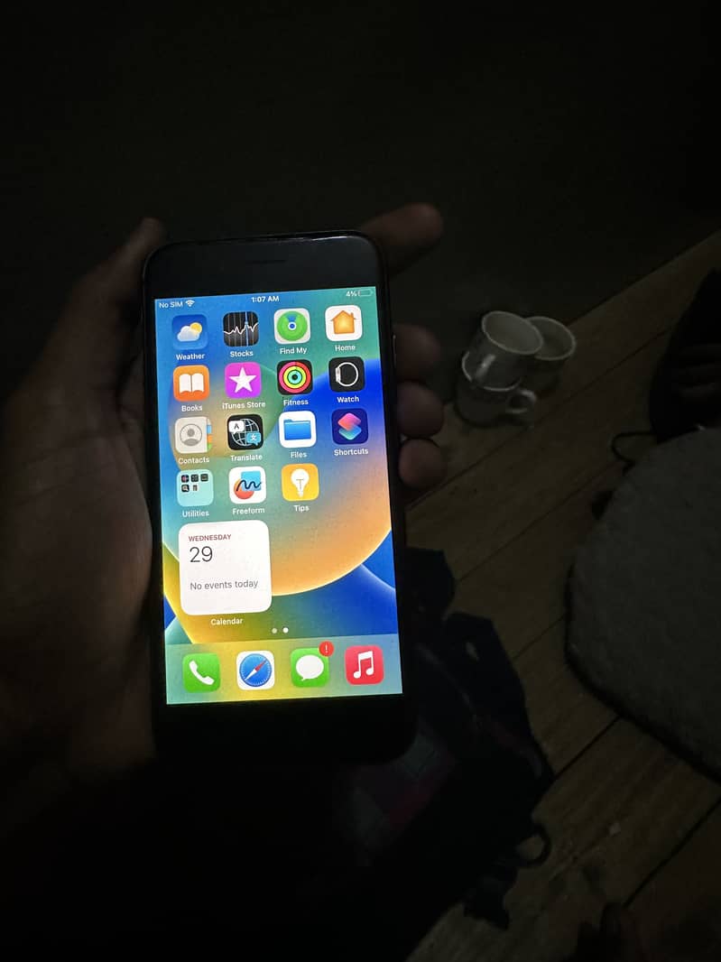 Apple iPhone 8 3