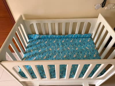 selling brand new baby bed