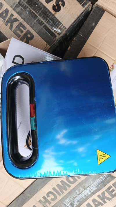 Philips SM-PH 0267 sandwich maker, And Kenwood 100 PCs