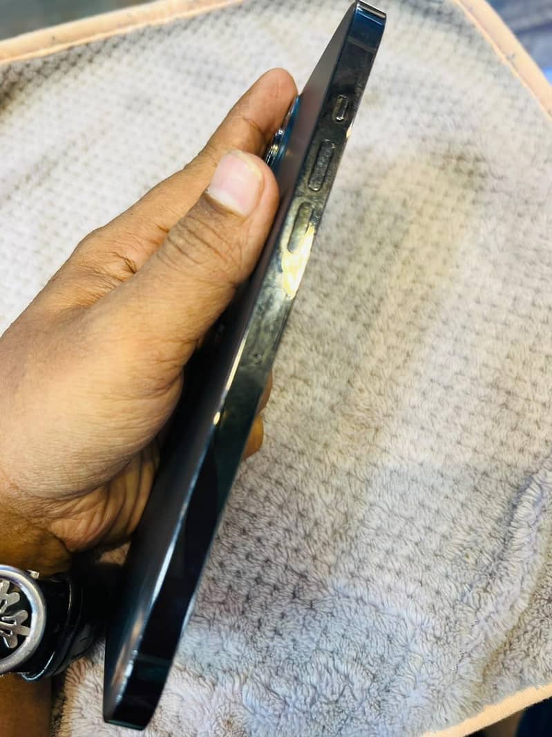 Apple iPhone 13 Pro Max 1