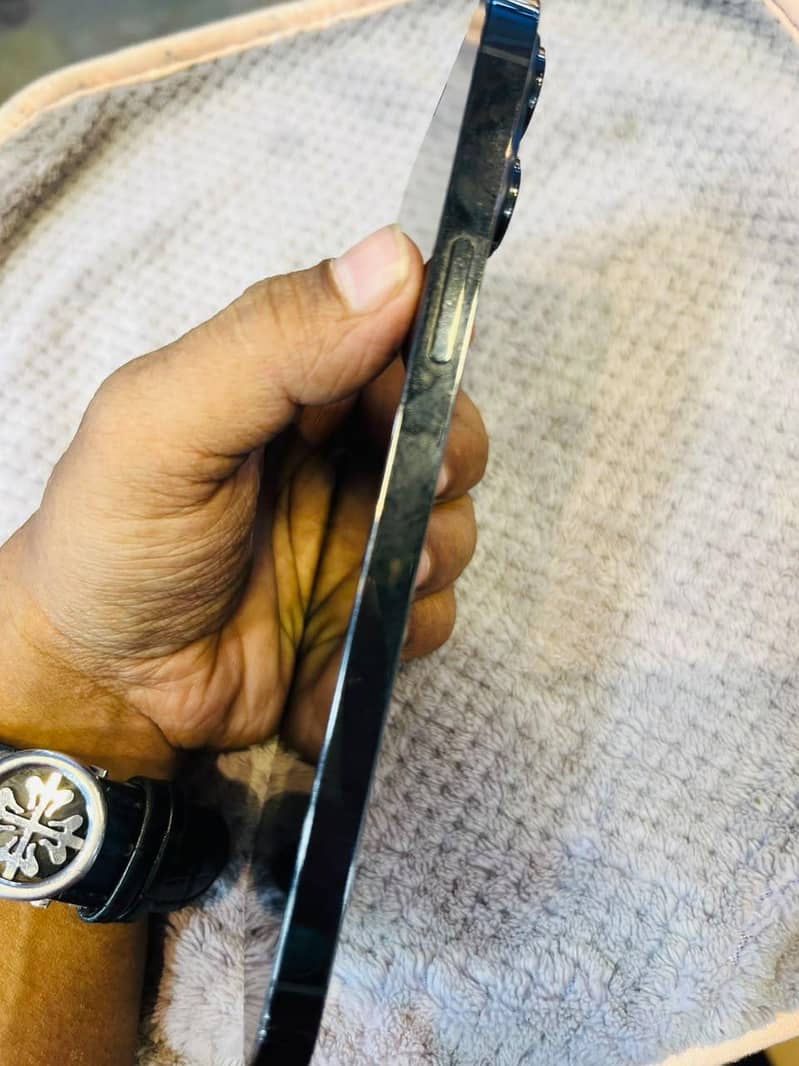 Apple iPhone 13 Pro Max 2
