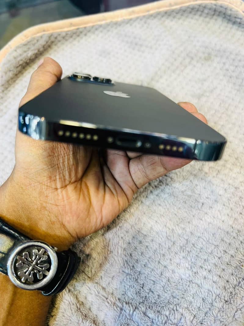 Apple iPhone 13 Pro Max 4