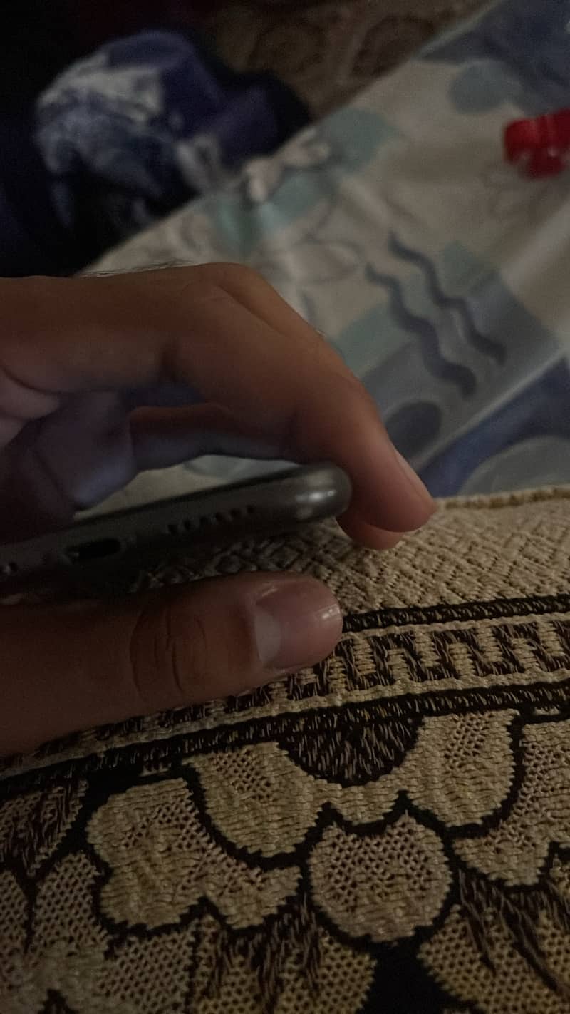 Apple iPhone 11 4