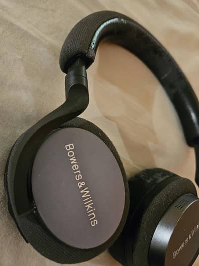 Bowers & Wilkins PX5
