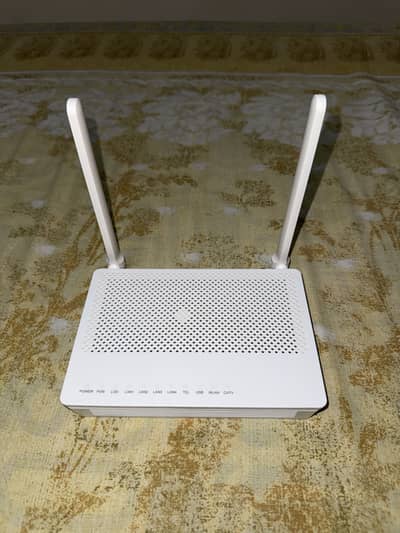 Huawei HG8247H5 XPON Fiber Router / ONT - 10/10 Condition (Like New)