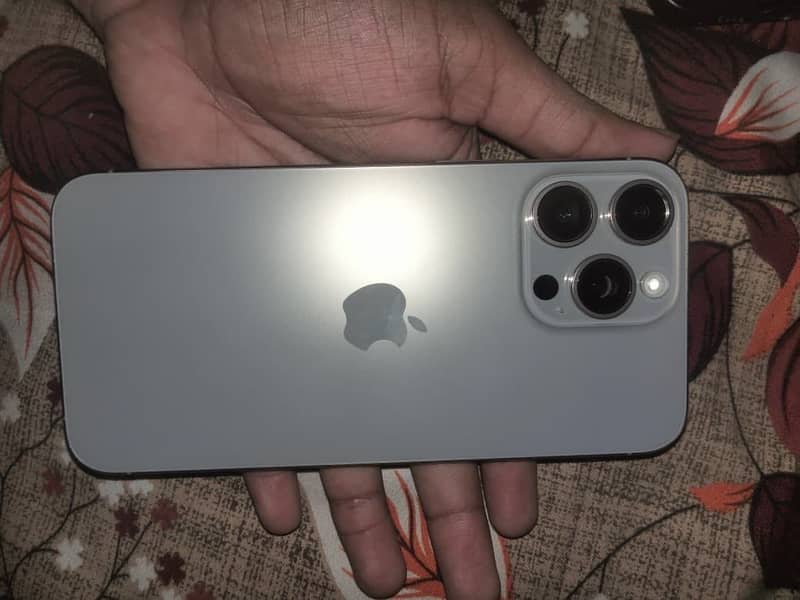 Apple iPhone 15 Pro Max 1