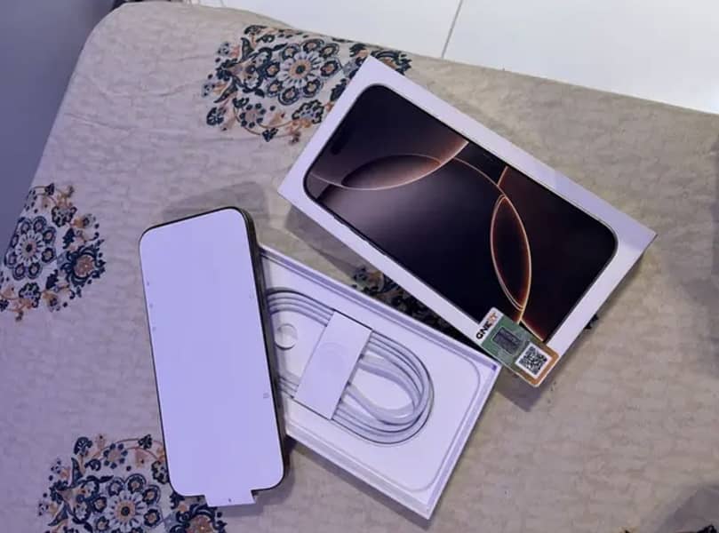 Apple iPhone 16 Pro Max 1