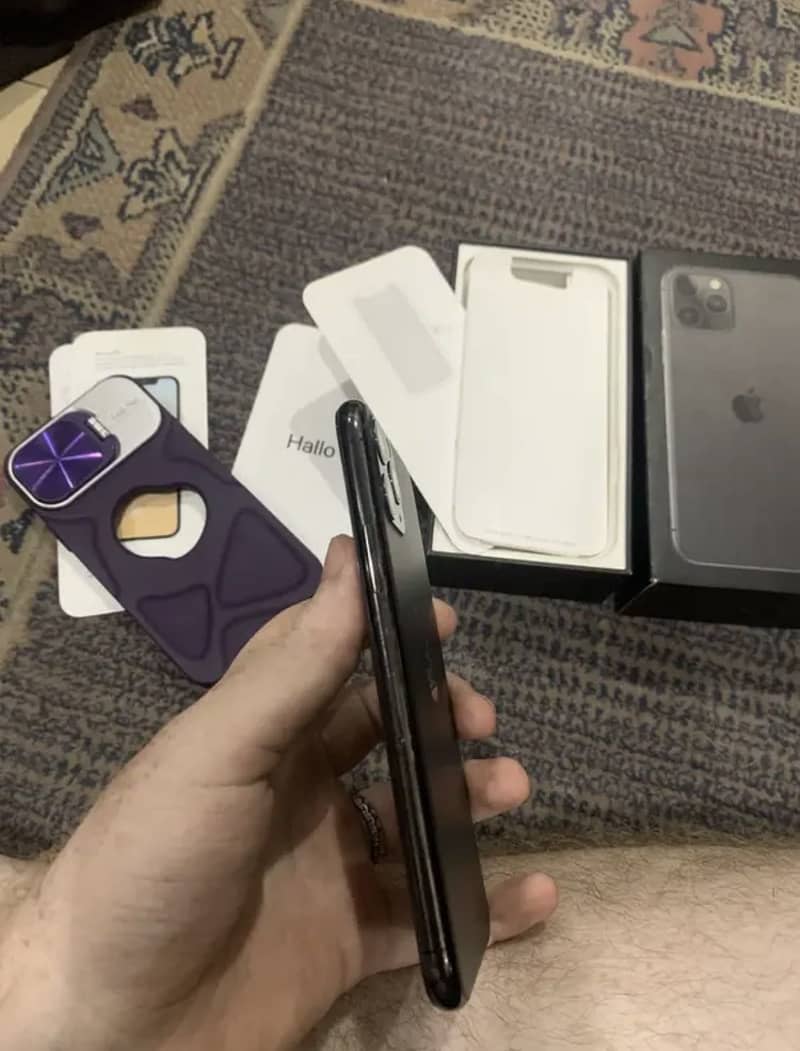Apple iPhone 11 Pro 4
