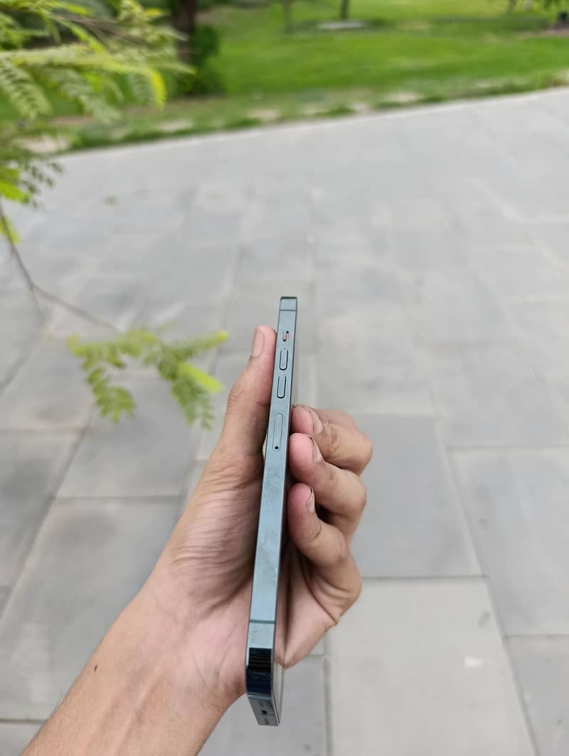 Apple iPhone 13 Pro Max 4