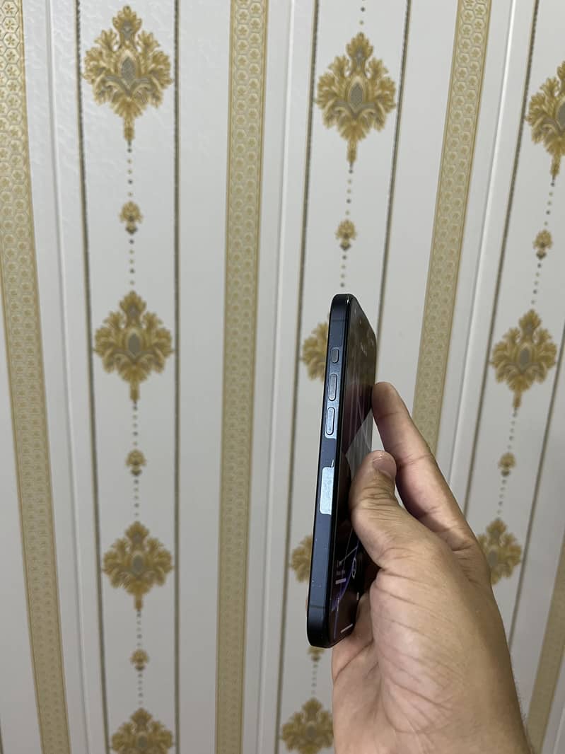 Apple iPhone 15 Pro 1
