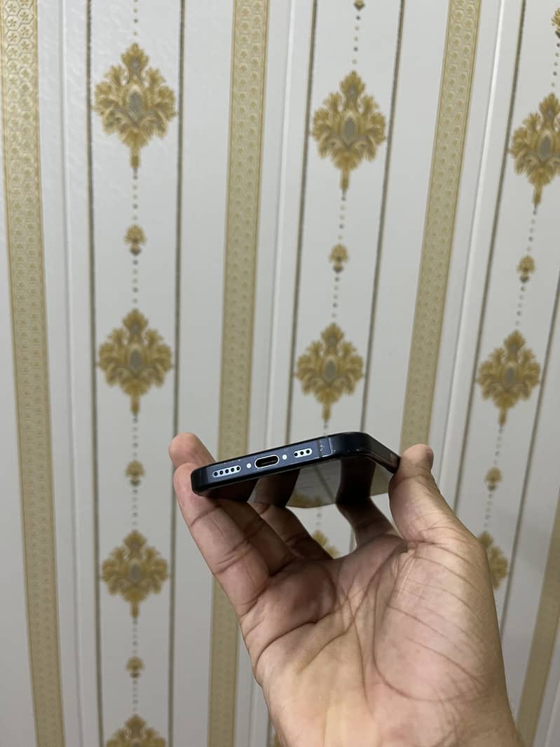 Apple iPhone 15 Pro 2