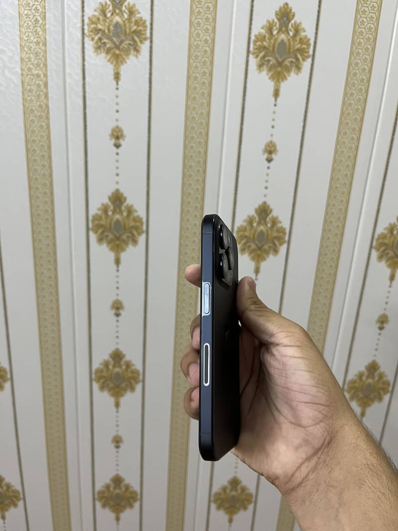 Apple iPhone 15 Pro 3