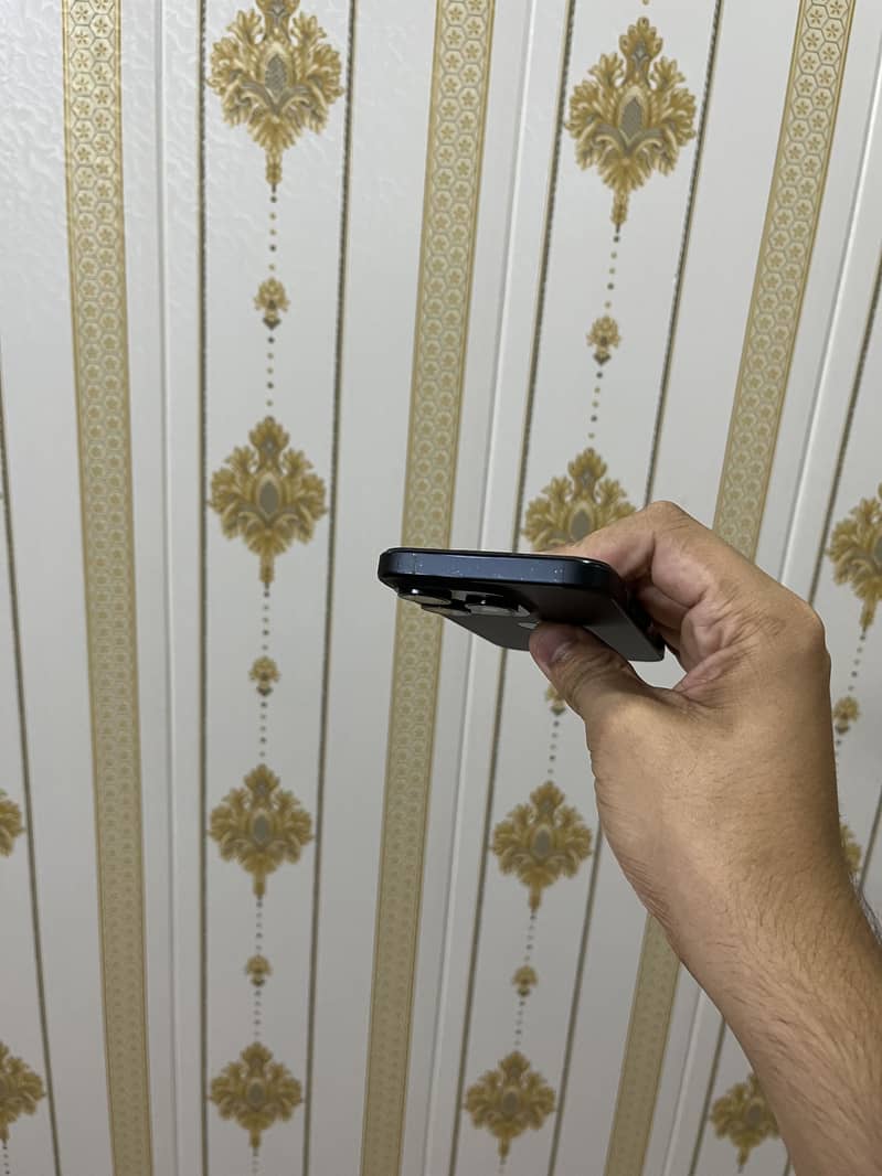 Apple iPhone 15 Pro 4