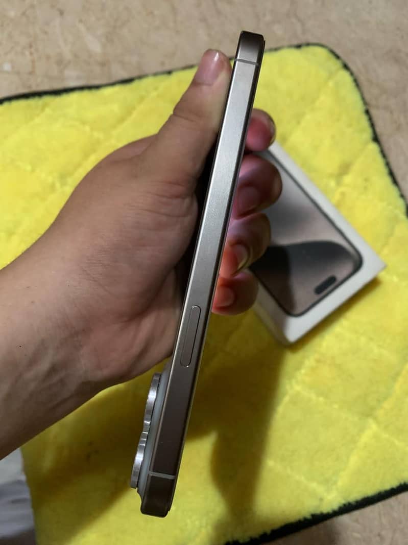 Apple iPhone 15 Pro Max 2