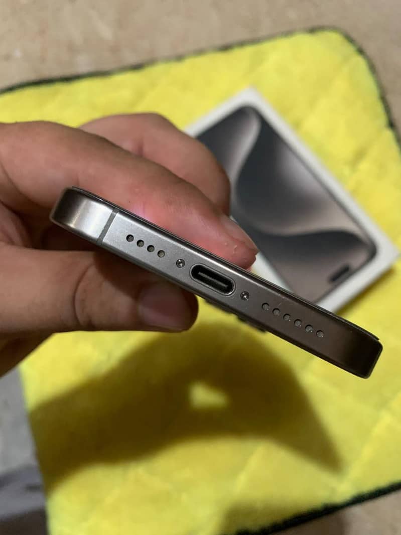 Apple iPhone 15 Pro Max 3