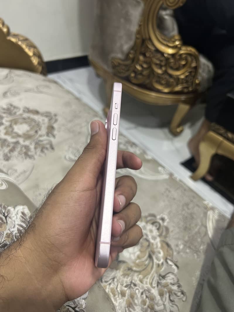 Apple iPhone 15 plus 3