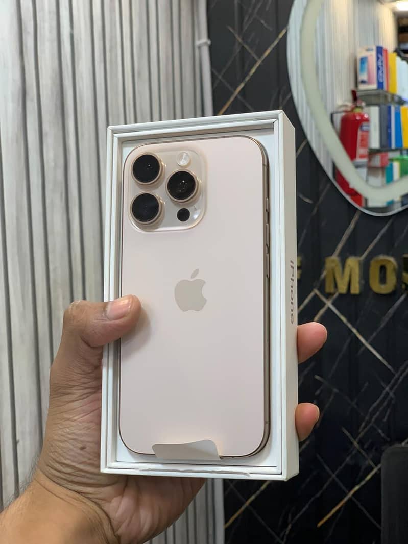 Apple iPhone 16 Pro 0