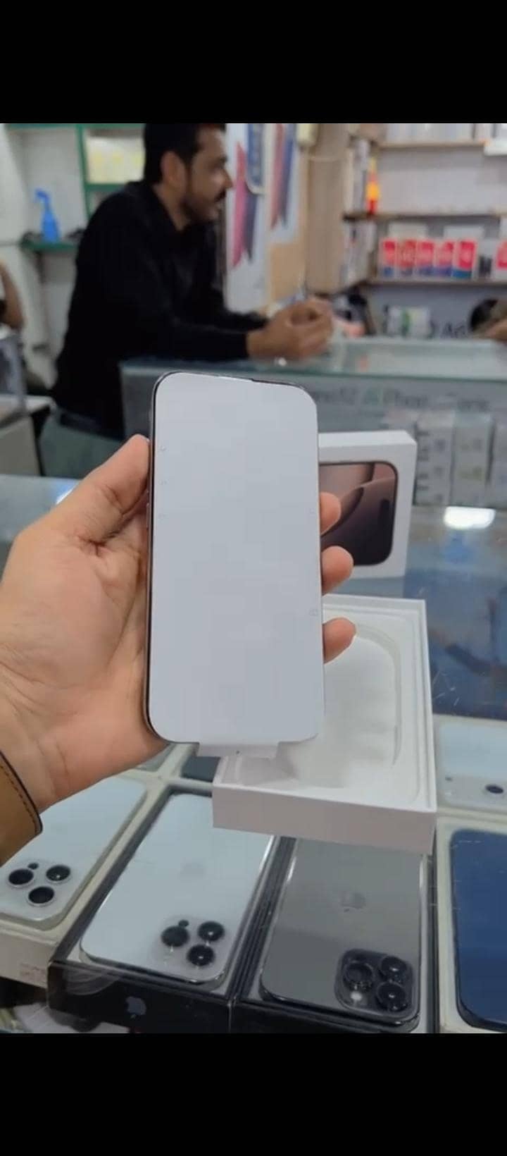 Apple iPhone 16 Pro 1
