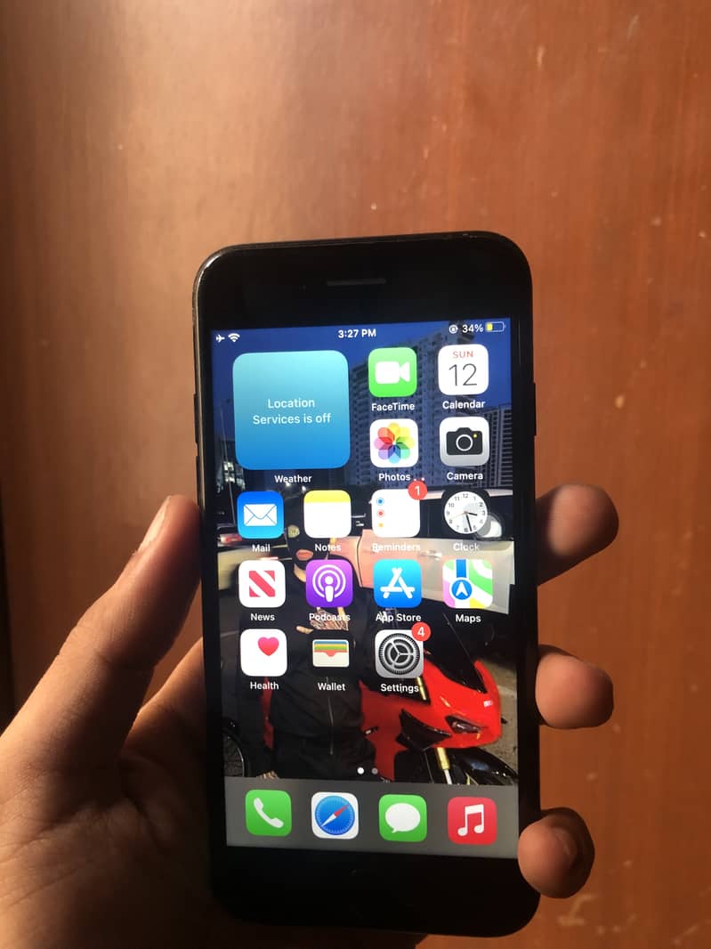 Apple iPhone 7 0