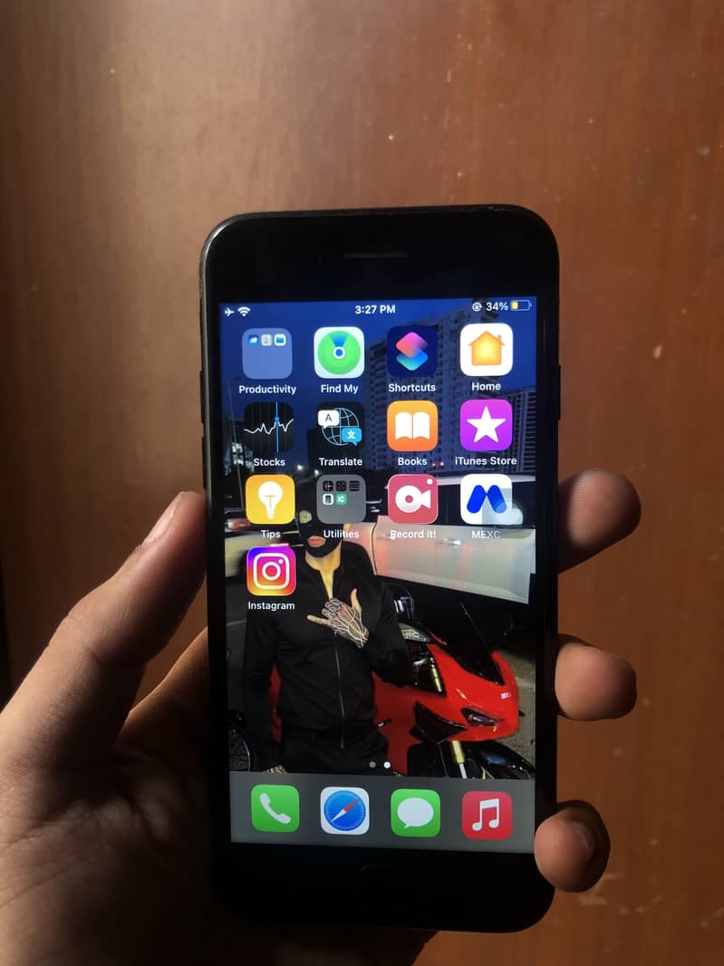 Apple iPhone 7 1