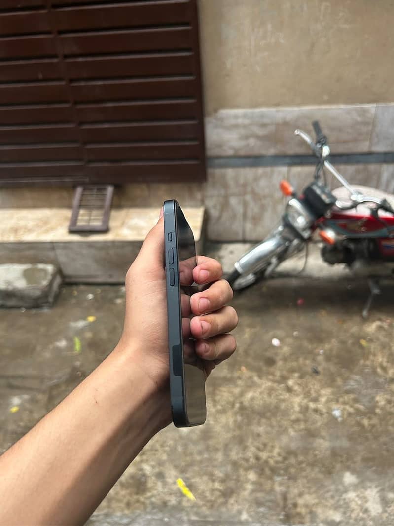 Apple iPhone 14 5