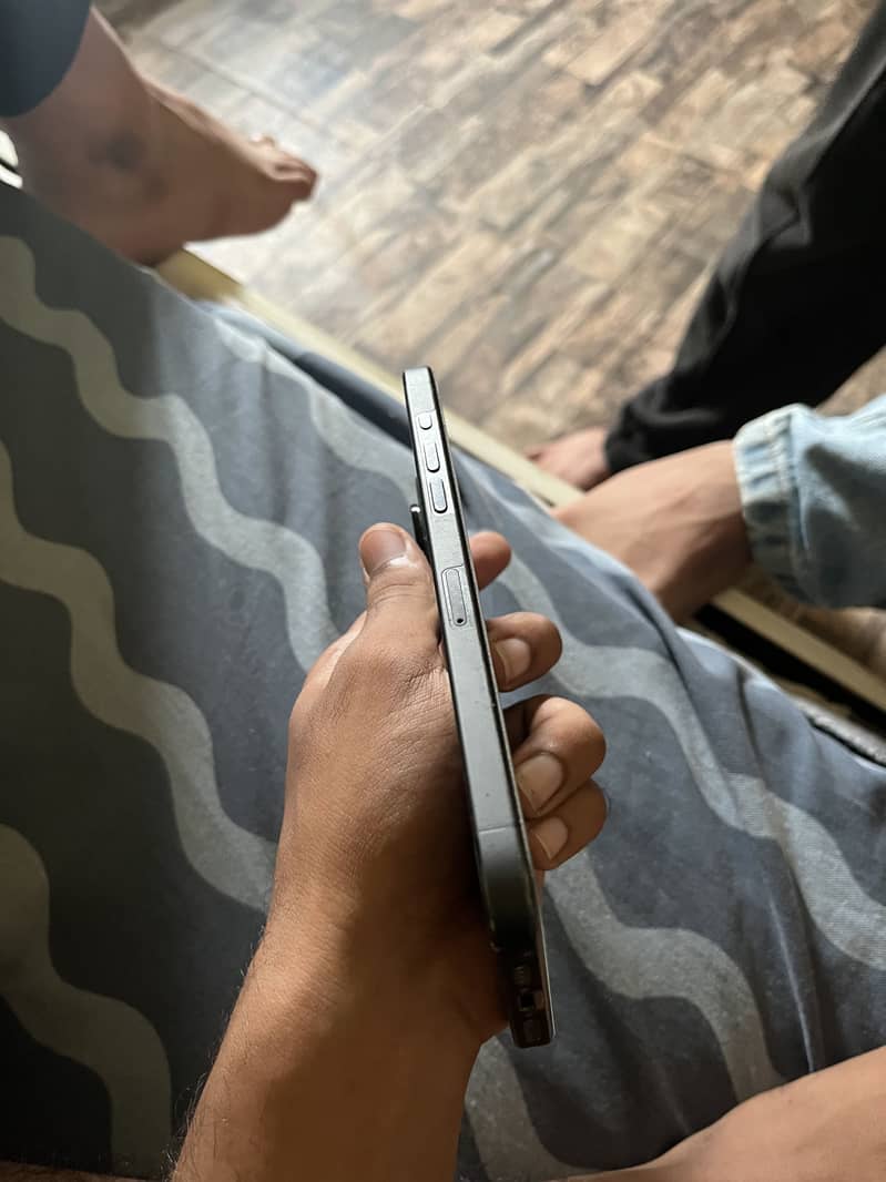 Iphone 15 PRO MAX 4