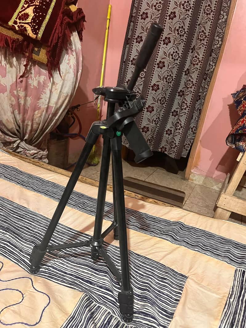 Tripod stand 0