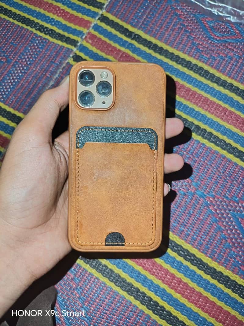 Apple iPhone 11 Pro 4