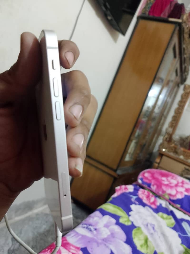 Apple iPhone 12 mini 4