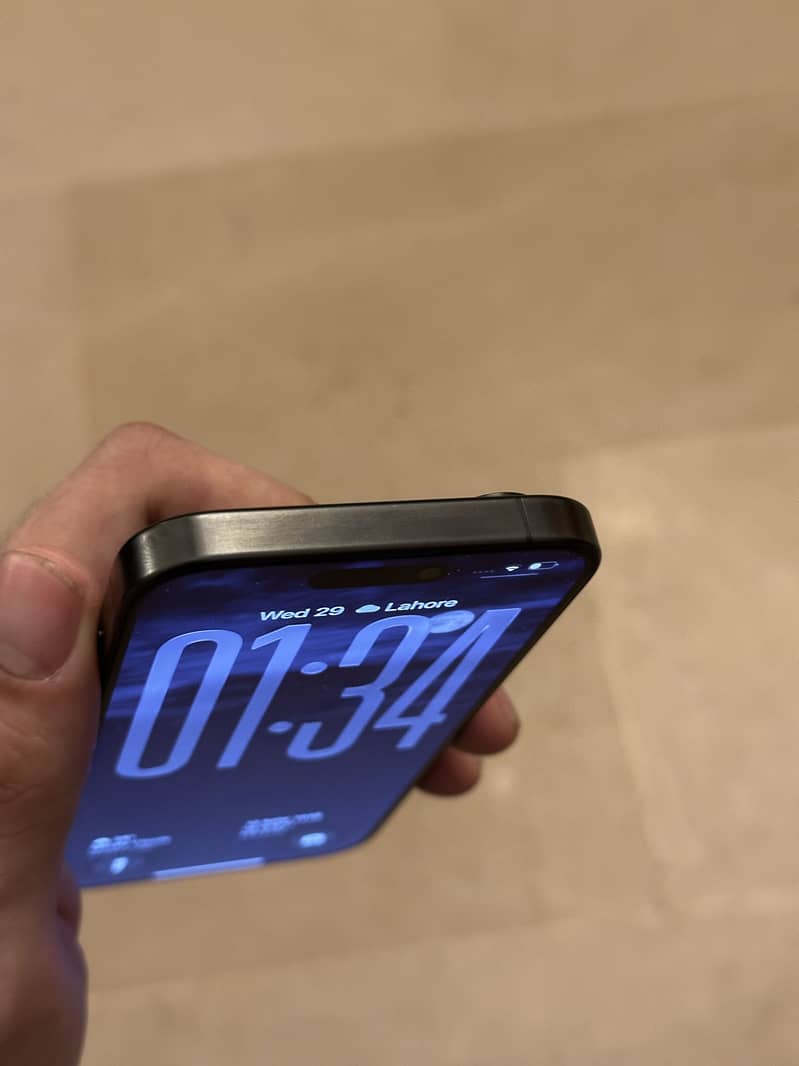 Apple iPhone 15 Pro 2