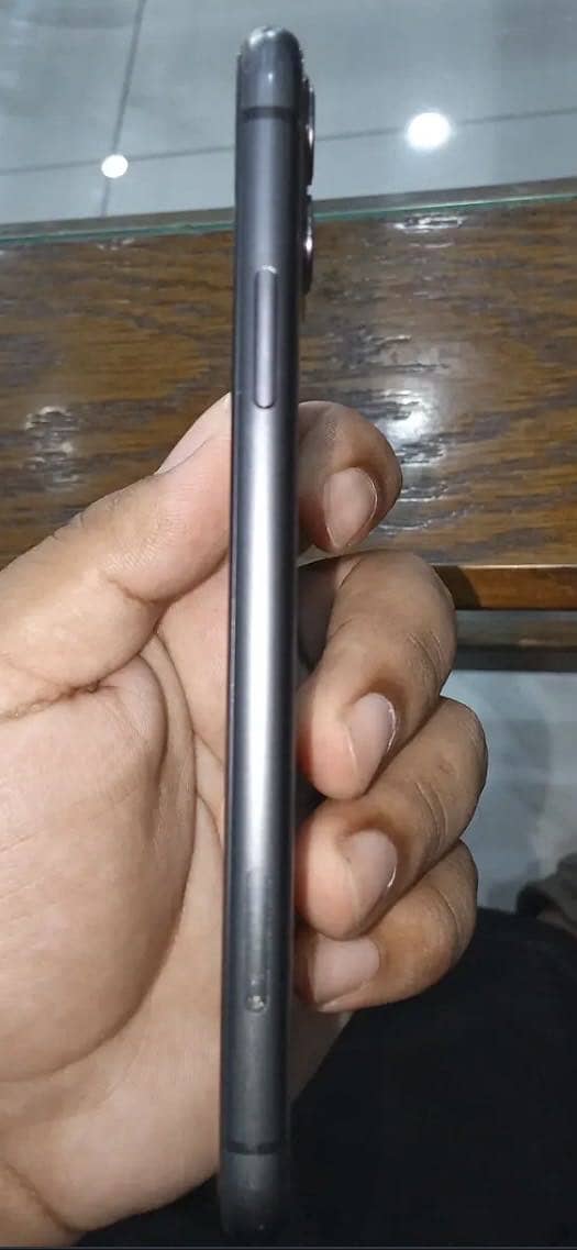 Apple iPhone 11 3