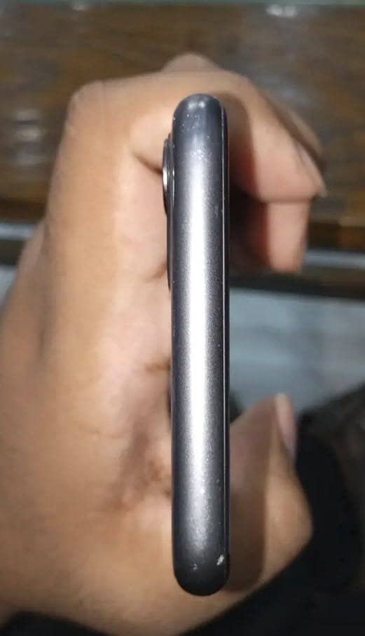 Apple iPhone 11 4