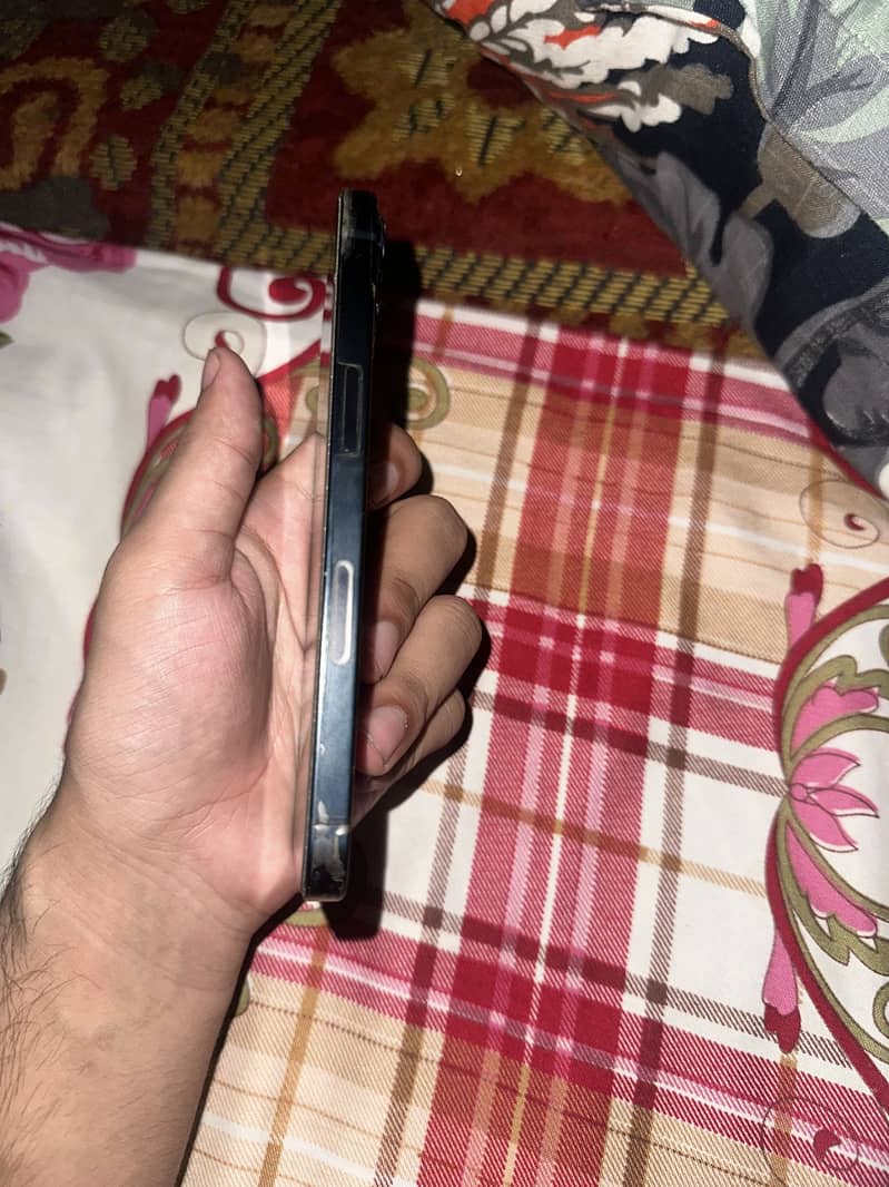 Apple iPhone 13 2