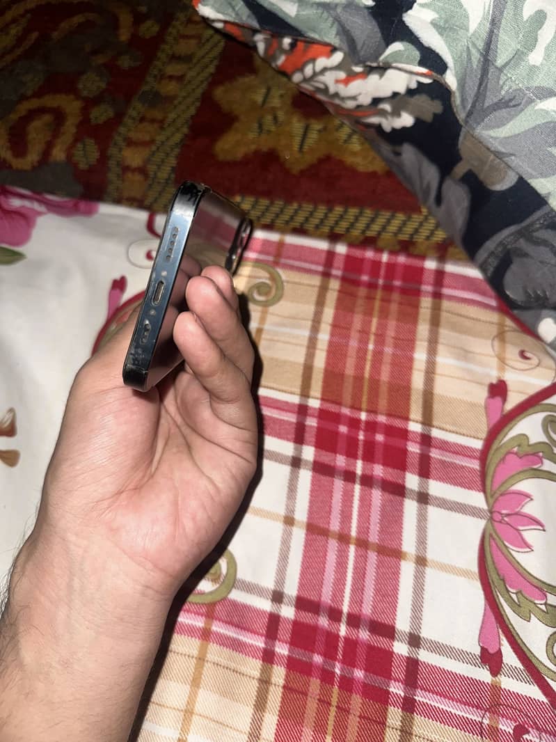 Apple iPhone 13 3
