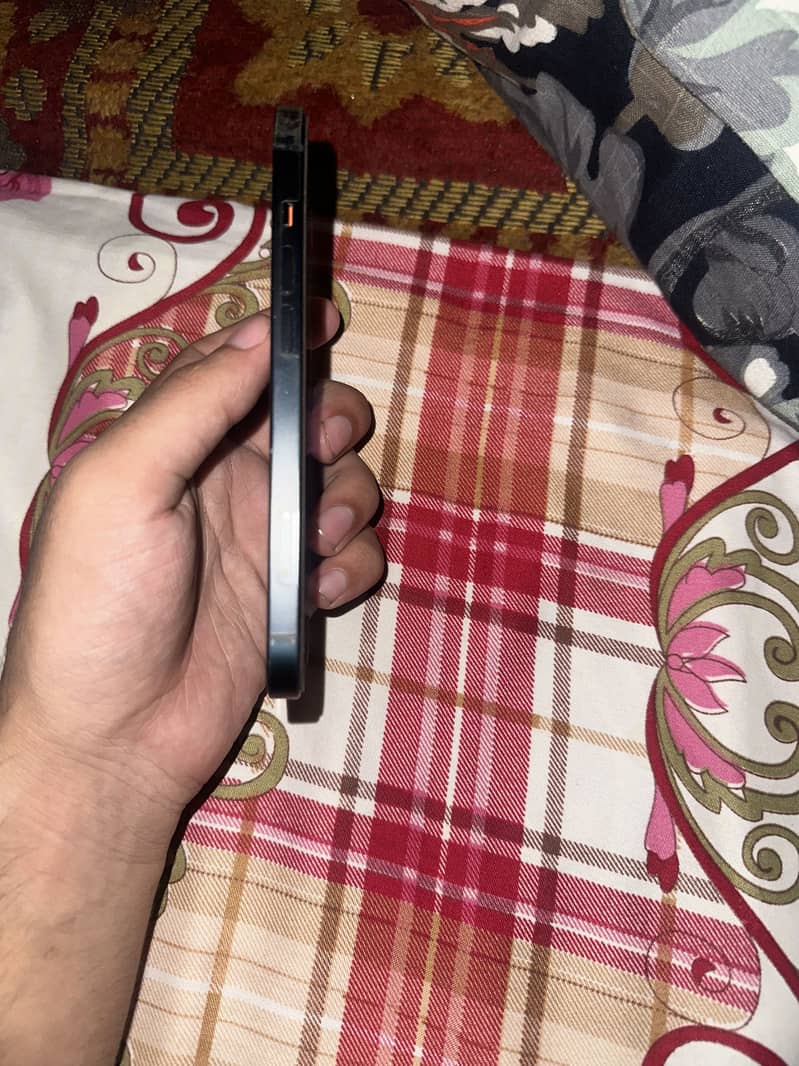 Apple iPhone 13 4