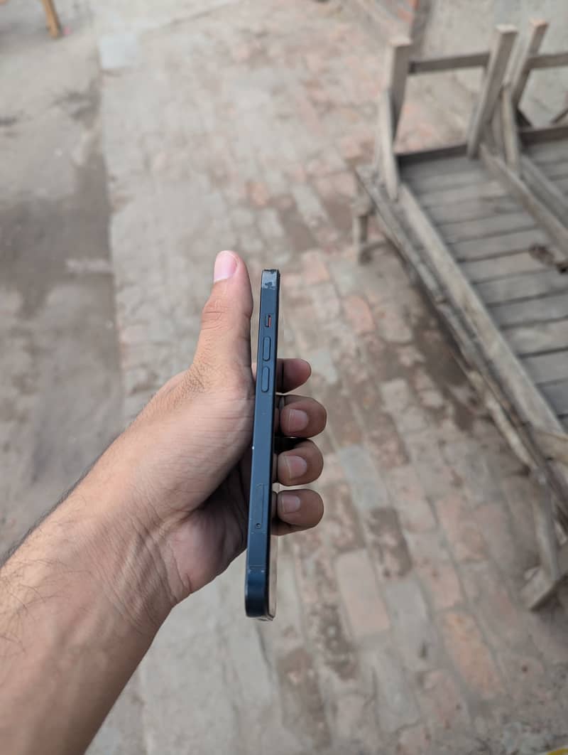 Apple iPhone 13 9