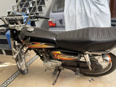 125 with new tyres both 2021 model