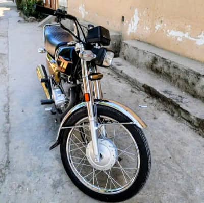 Honda 125 self start gold edition black for sale