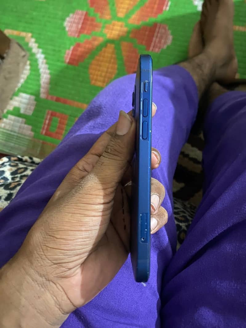 Apple iPhone 12 2
