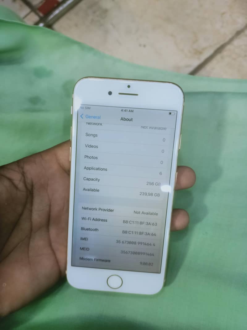 Apple iPhone 8 1
