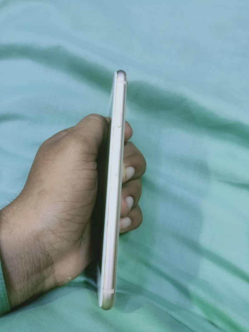 Apple iPhone 8 4