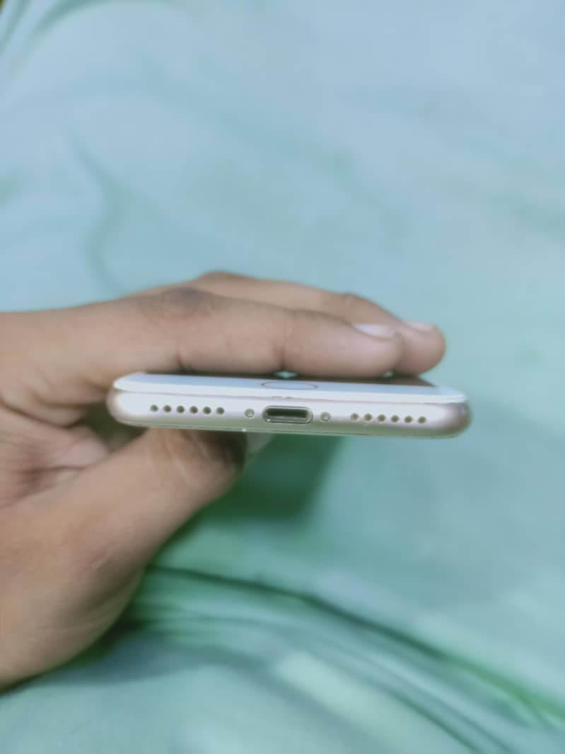 Apple iPhone 8 5