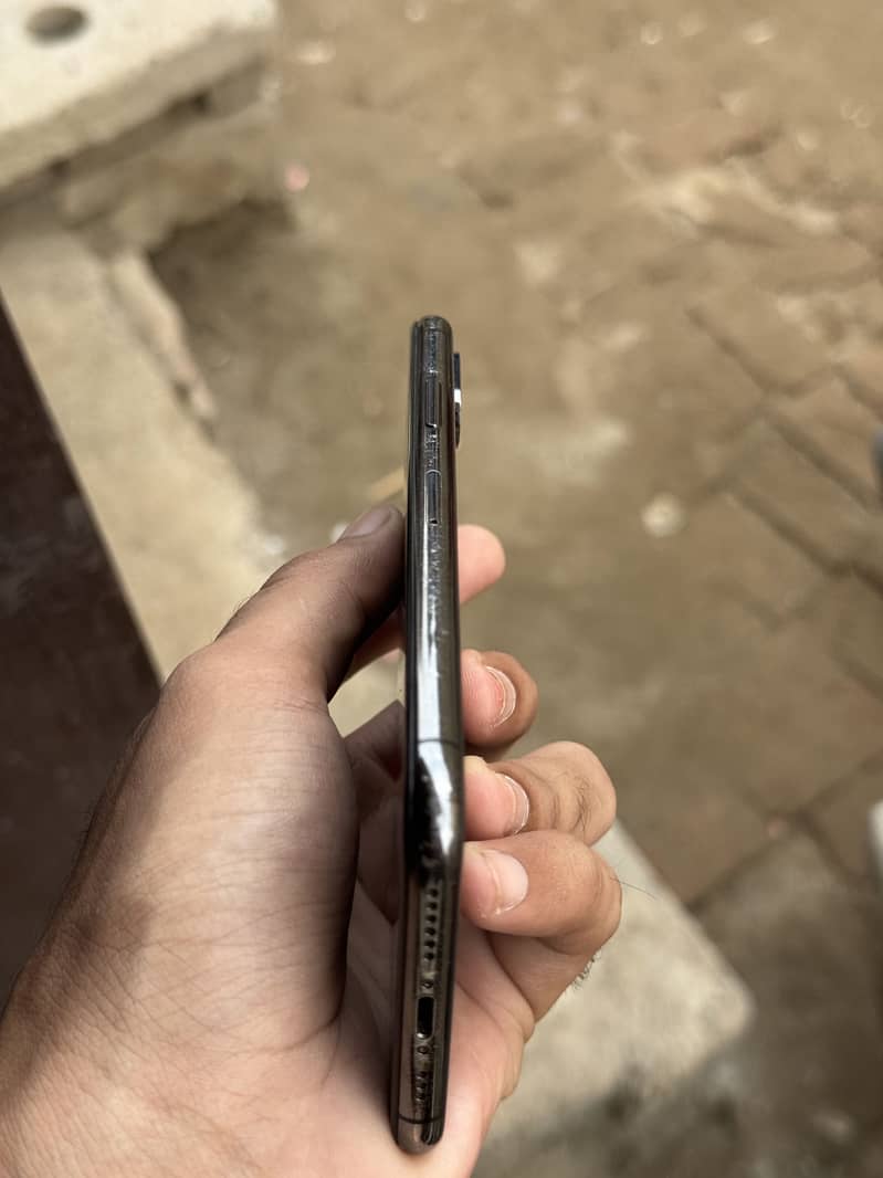 Apple iPhone XS 1