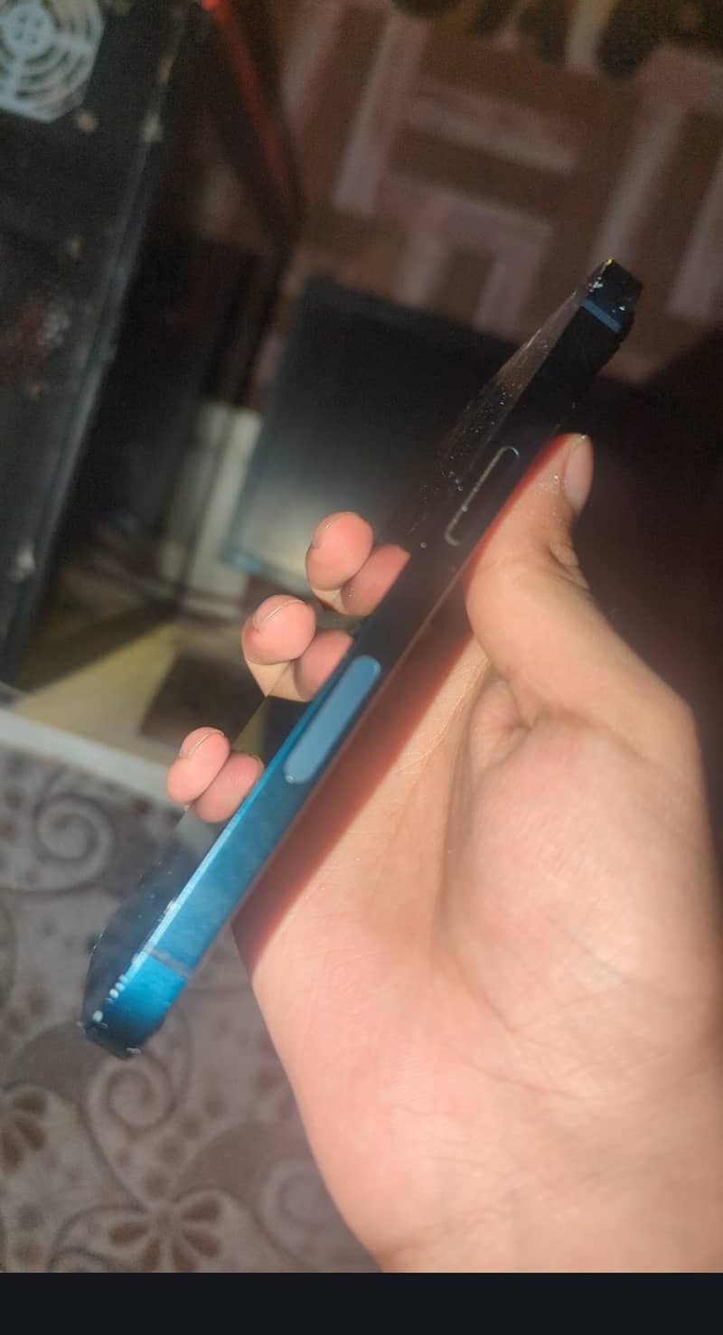 Apple iPhone 13 4
