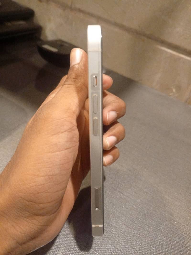 Apple iPhone 13 3
