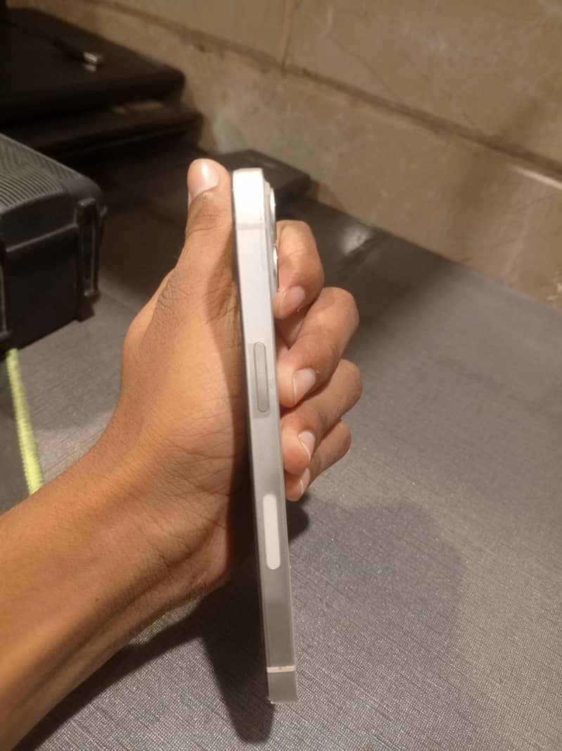 Apple iPhone 13 4